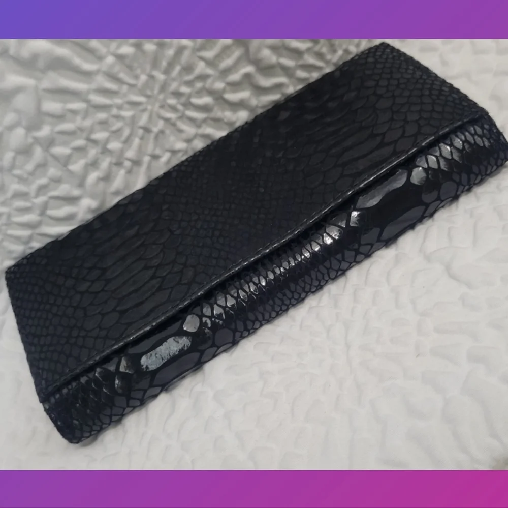 🪷Micheal Kors Fulton Python Wallet - Picture 5 of 11